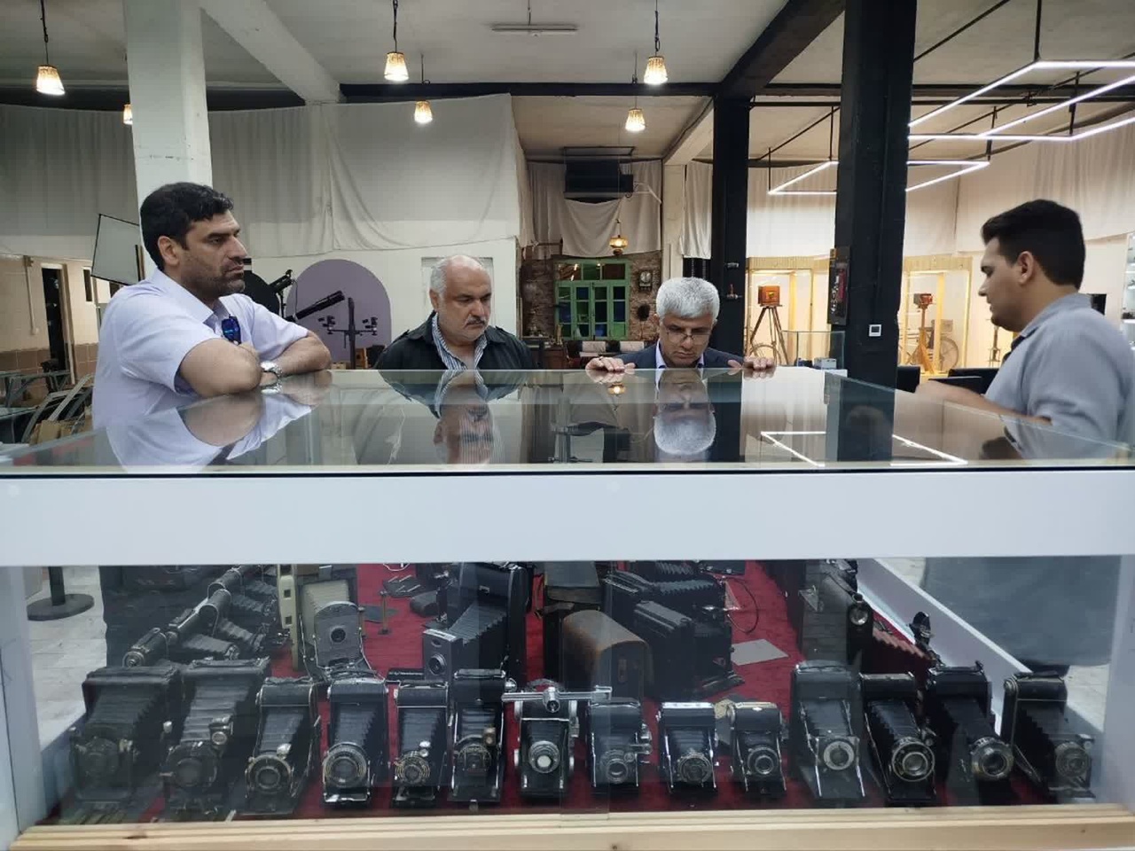 بازدید مدیران اقتصادی گلستان از موزه عکاسخانه گرگان