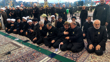 حضور صالحی‌امیری در آیین خطبه‌خوانی شب شهادت امام رضا(ع)/ جلوه‌ای از میراث ناملموس رضوی در حرم مطهر