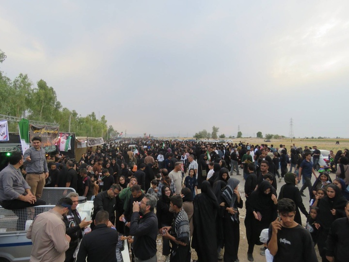آیین پیاده‌روی ۲۸ صفر در داراب برگزار شد/ ۶ کیلومتر پباده‌روی از   داراب تا بقعه دحیه انصاری