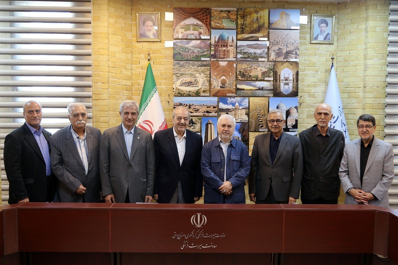 اعضای هیئت مدیره انجمن روابط عمومی ایران با علی دارابی دیدار کردند