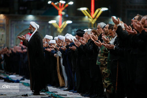 یین خطبه‌خوانی شب شهادت امام رضا علیه‌السلام در حرم مطهر رضوی