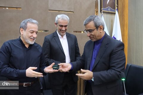 نشست تخصصی  مشترک سرمایه‌گذاران گردشگری و صنایع دستی خراسان رضویبا حضور وزرای میراث فرهنگی، گردشگری و صنایع دستی، امور خارجه، اقتصاد و دارایی و استاندار خراسان رضوی در مشهد