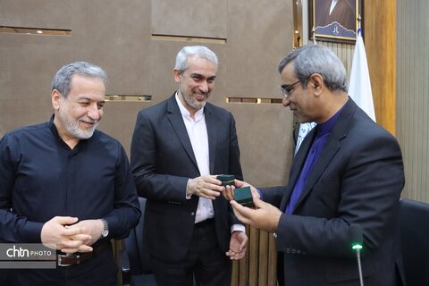 نشست تخصصی  مشترک سرمایه‌گذاران گردشگری و صنایع دستی خراسان رضویبا حضور وزرای میراث فرهنگی، گردشگری و صنایع دستی، امور خارجه، اقتصاد و دارایی و استاندار خراسان رضوی در مشهد
