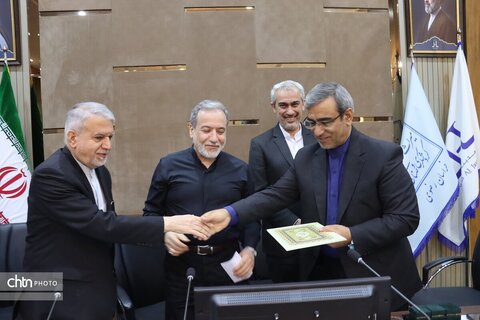 نشست تخصصی  مشترک سرمایه‌گذاران گردشگری و صنایع دستی خراسان رضویبا حضور وزرای میراث فرهنگی، گردشگری و صنایع دستی، امور خارجه، اقتصاد و دارایی و استاندار خراسان رضوی در مشهد