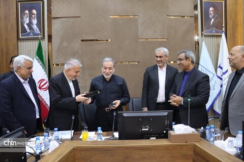 نشست تخصصی  مشترک سرمایه‌گذاران گردشگری و صنایع دستی خراسان رضویبا حضور وزرای میراث فرهنگی، گردشگری و صنایع دستی، امور خارجه، اقتصاد و دارایی و استاندار خراسان رضوی در مشهد