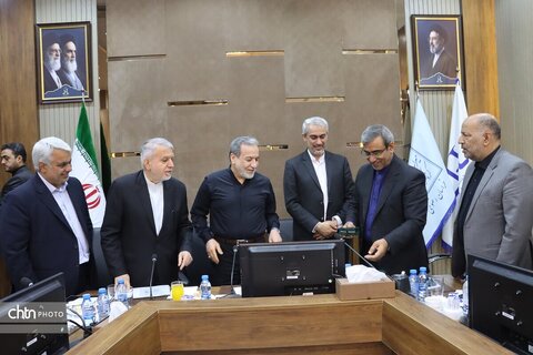 نشست تخصصی  مشترک سرمایه‌گذاران گردشگری و صنایع دستی خراسان رضویبا حضور وزرای میراث فرهنگی، گردشگری و صنایع دستی، امور خارجه، اقتصاد و دارایی و استاندار خراسان رضوی در مشهد