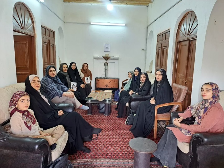 برگزاری پنجاه‌وششمین جلسه باشگاه کتاب‌خوانی اقبال در خانه تاریخی معتمدالایاله آشتیان