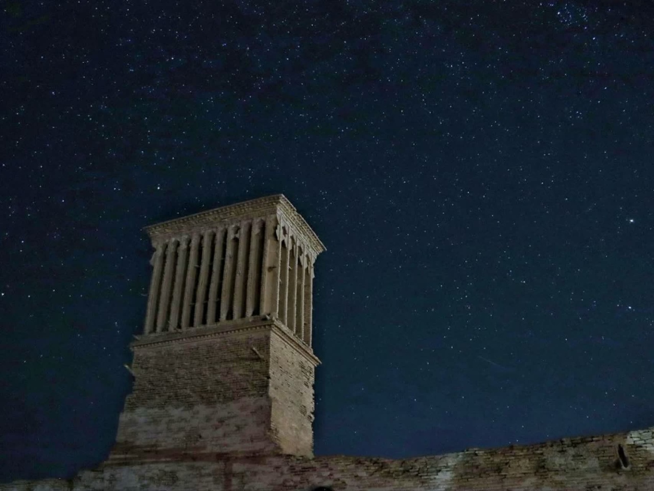 برگزاری کارگاه آموزش عکاسی نجوم در کاروانسرای تاریخی قاسم‌آباد بجستان