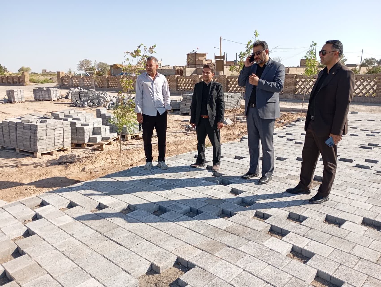 آغاز سنگ‌فرش ۴۶۰۰ مترمربعی محوطه مقبره تاریخی بابا لقمان سرخس