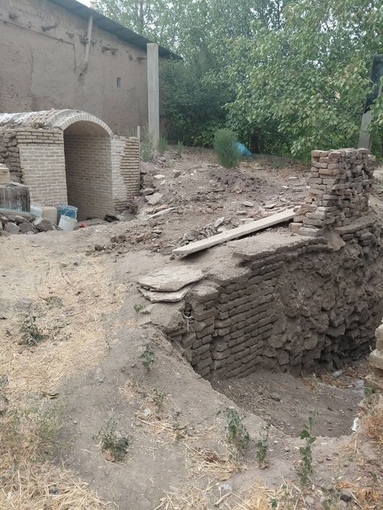مرمت فاز نخست حمام تاریخی روستای ورسان آشتیان با مشارکت دهیاری آغاز شد