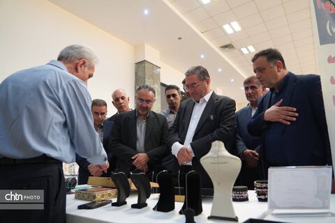 «شکوه همدلی» در ارومیه/ نمایش توانمندی بیش از ۷۰ هنرمند در نمایشگاه صنایع‌دستی