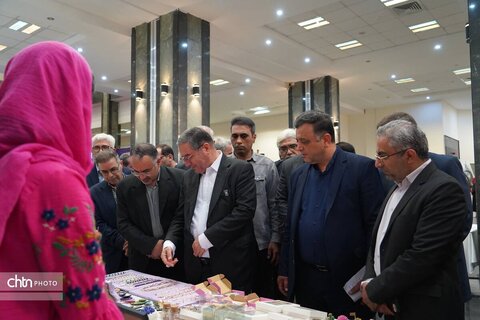 «شکوه همدلی» در ارومیه/ نمایش توانمندی بیش از ۷۰ هنرمند در نمایشگاه صنایع‌دستی