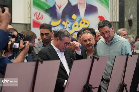 «شکوه همدلی» در ارومیه/ نمایش توانمندی بیش از ۷۰ هنرمند در نمایشگاه صنایع‌دستی