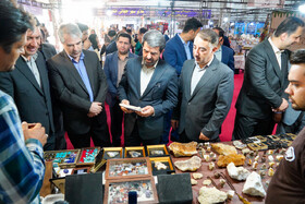 بازدید استاندار همدان از هجدهمین نمایشگاه سراسری صنایع‌دستی