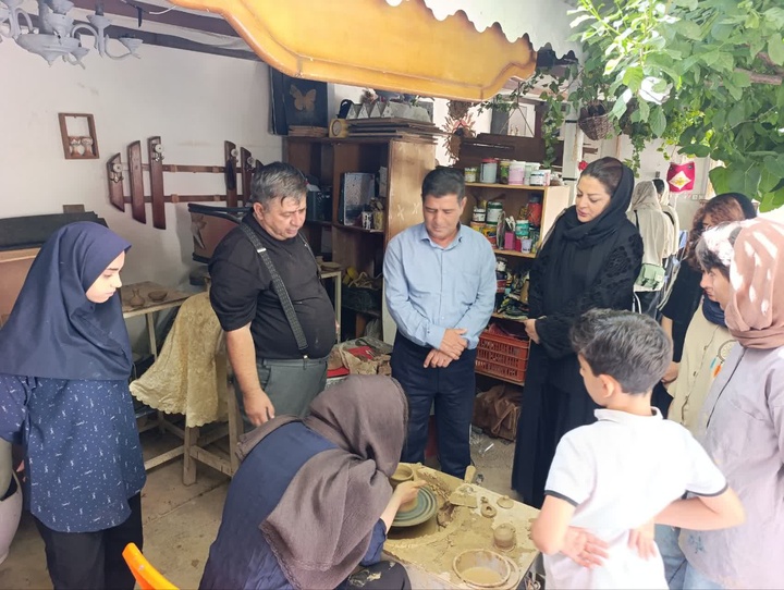 استقبال هنرمندان مرندی از دوره رایگان آموزش سفال با چرخ