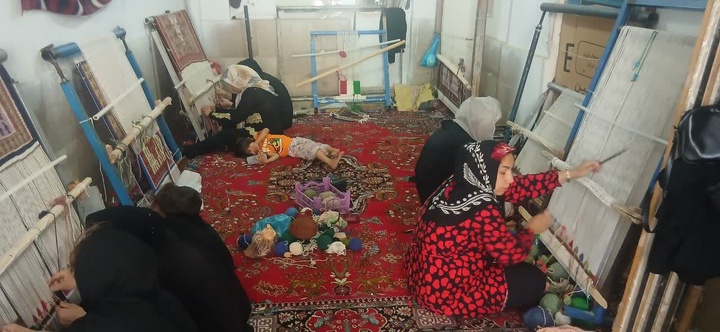کلاس‌های آموزش مقدماتی گلیم‌بافی در شهرستان هرسین برگزار شد