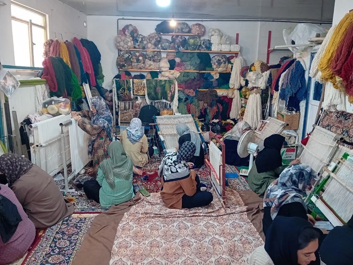 دوره آموزشی مقدماتی گلیم‌بافی در شهرستان کنگاور برگزار شد