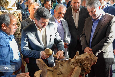 بازدید استاندار همدان از هجدهمین نمایشگاه سراسری صنایع‌دستی