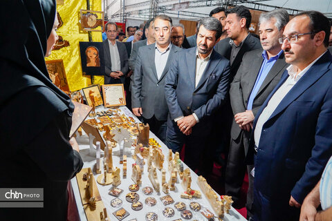 بازدید استاندار همدان از هجدهمین نمایشگاه سراسری صنایع‌دستی