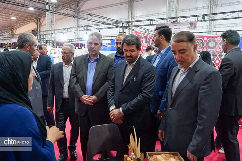 بازدید استاندار همدان از هجدهمین نمایشگاه سراسری صنایع‌دستی