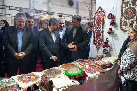 بازدید استاندار همدان از هجدهمین نمایشگاه سراسری صنایع‌دستی