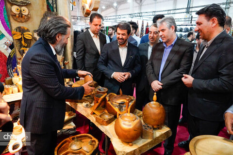 بازدید استاندار همدان از هجدهمین نمایشگاه سراسری صنایع‌دستی