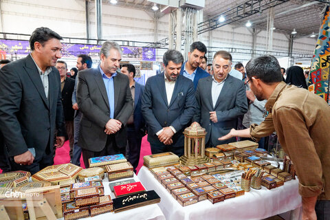 بازدید استاندار همدان از هجدهمین نمایشگاه سراسری صنایع‌دستی