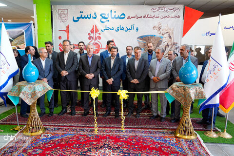 بازدید استاندار همدان از هجدهمین نمایشگاه سراسری صنایع‌دستی