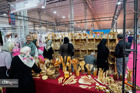 استقبال بی‌نظیر بازدیدکنندگان از هجدهمین نمایشگاه سراسری صنایع‌دستی همدان