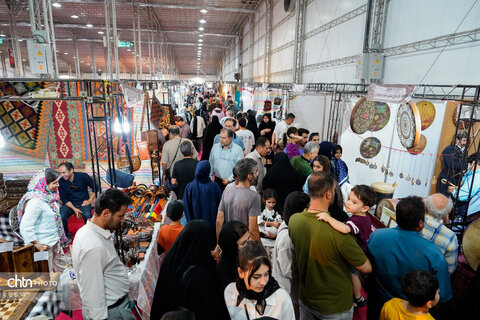 استقبال بی‌نظیر بازدیدکنندگان از هجدهمین نمایشگاه سراسری صنایع‌دستی همدان