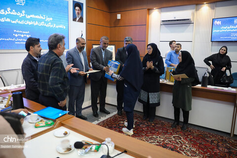 میز تخصصی گردشگری کودک و تقدیر از برگزیدگان فراخوان زیبایی‌های گردشگری خوزستان