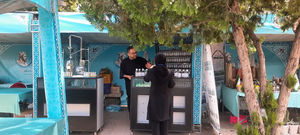 جشنواره و نمایشگاه گیاهان دارویی در جوار ابنسینا افتتاح شد
