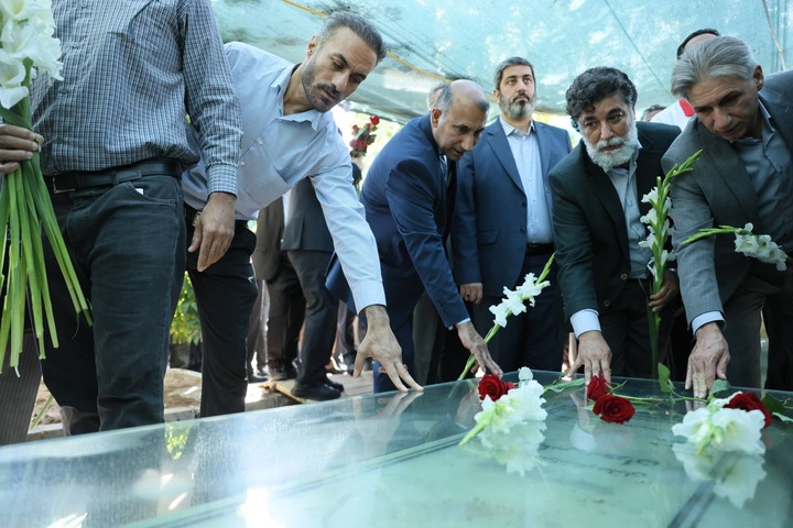 تجدید میثاق مدیران و کارکنان میراث‌فرهنگی فارس با آرمان‌های شهدا در نخستین روز هفته دولت