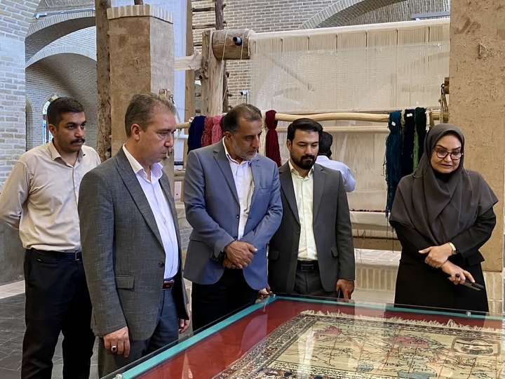 بازدید مدیرکل موزه‌های کشور از موزه تاروپود یزد/ روایت تاریخ نساجی در فضای یک کارخانه قدیمی
