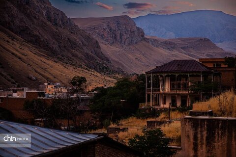 قلعه ماکو؛ شگفتی معماری زیرصخره ای