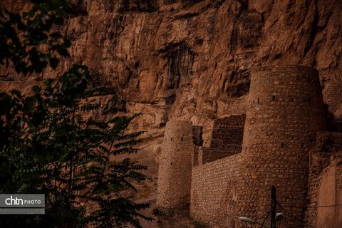 قلعه ماکو؛ شگفتی معماری زیرصخره ای