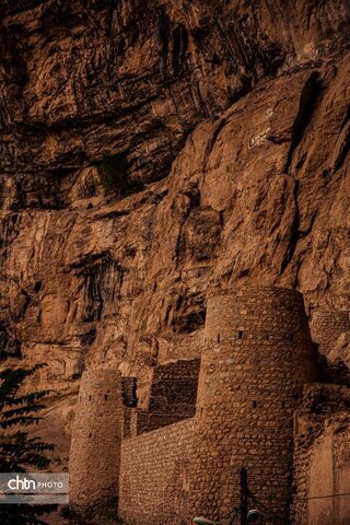 قلعه ماکو؛ شگفتی معماری زیرصخره ای