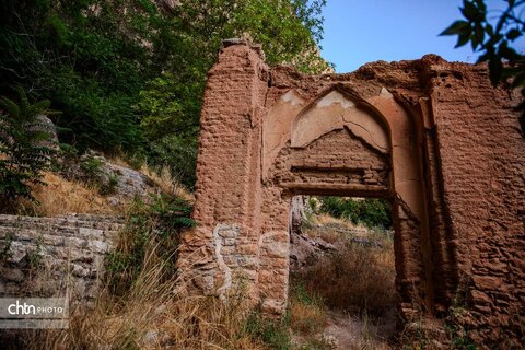 قلعه ماکو؛ شگفتی معماری زیرصخره ای
