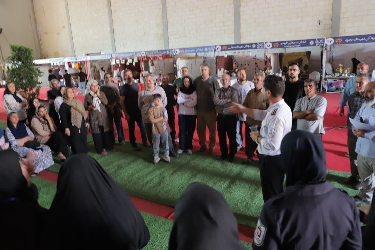 آموزش اطفای حریق به غرفهداران آش در نمایشگاه کاسپین زنجان