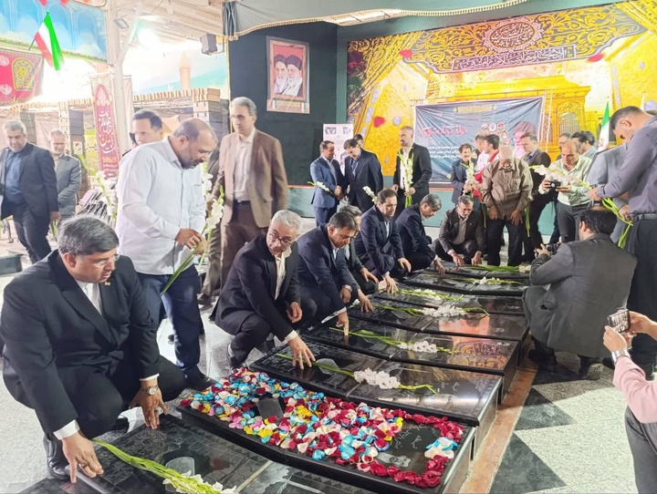 مزار مطهر شهدای  ملارد گلباران شد