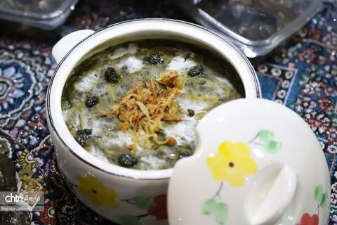 غرفه های پخت آش در اولین روز از نوزدهمین جشنواره ملی آش