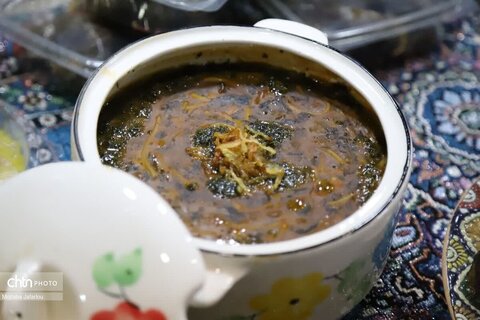 غرفه های پخت آش در اولین روز از نوزدهمین جشنواره ملی آش