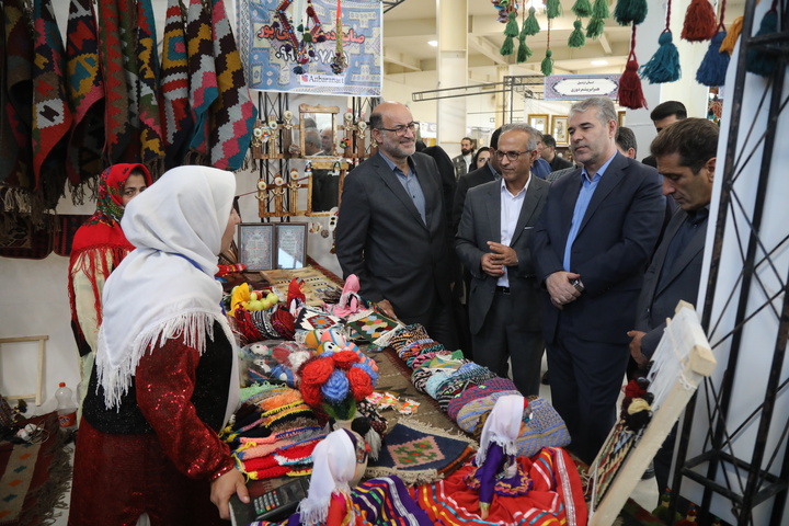 هشت و نیم همت تسهیلات حمایتی به هنرمندان صنایع‌دستی پرداخت می‌شود/ اردبیل در فصل گردشگری میزبان نمایشگاه صنایع‌دستی است