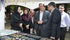 بازدید رئیس دبیرخانه ساماندهی و حمایت از مشاغل خانگی کشور از بازارچه صنایع‌دستی تاق‌بستان