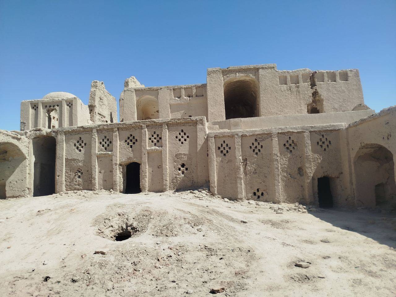 بررسی روند مرمت و حفاظت ارگ تاریخی ورمال در شهرستان هامون