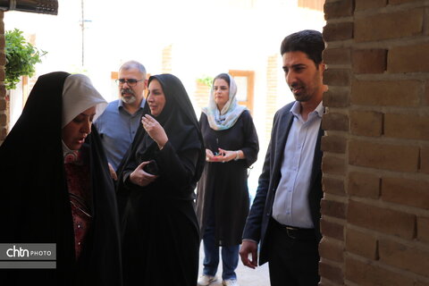 سفر یکروزه مدیرکل آموزش و ترویج صنایع دستی کشور به مناسبت هفته دولت به استان مرکزی