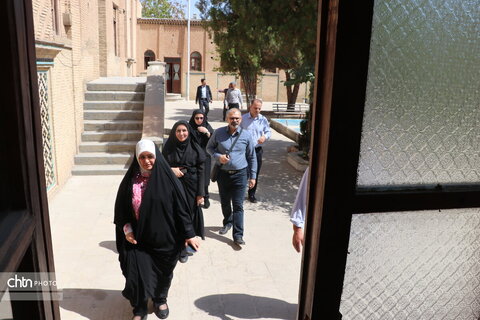 سفر یکروزه مدیرکل آموزش و ترویج صنایع دستی کشور به مناسبت هفته دولت به استان مرکزی