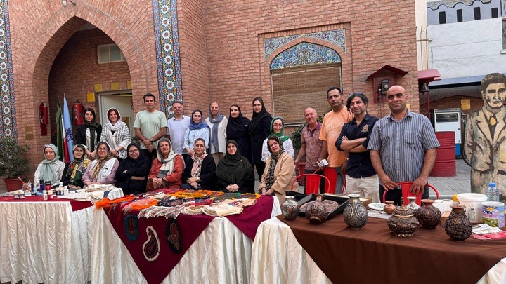نمایشگاه «هنر، انرژی ماندگار» با حضور هنرمندان صنایع‌دستی در موزه پمپ بنزین