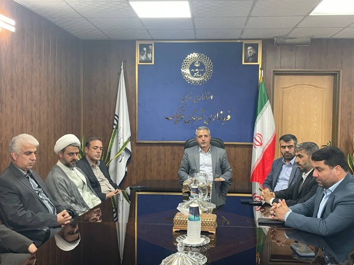 دیدار مسئولان قرچک با فرماندار شهرستان به مناسبت آغاز هفته دولت