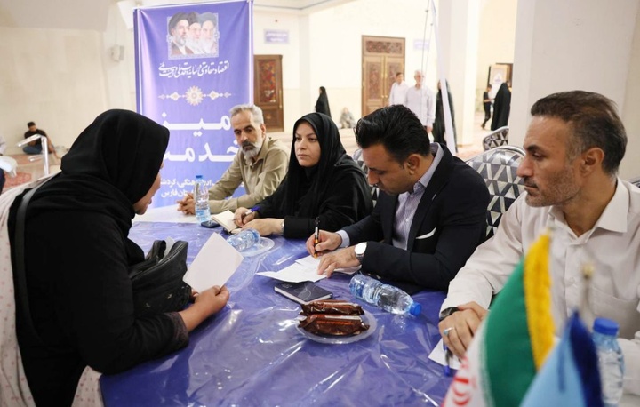 پاسخگویی بی‌واسطه مدیران میراث‌فرهنگی فارس در میز خدمت حرم شاهچراغ(ع)